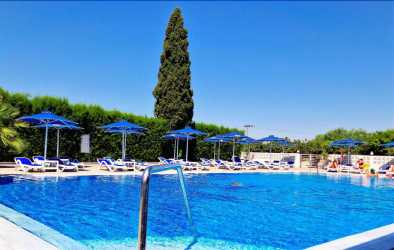 Sveltos *** hotel w Larnaka z samochodem