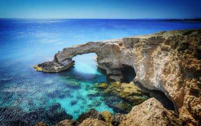 Wycieczka z Pafos w kierunku Ayia Napa Marathon z Lefkarą, odrobiną wina i oliwy